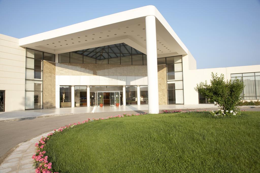 Hotel Ramada Plaza By Wyndham Thraki Alejandrópolis Exterior foto The main entrance of the University of Patras